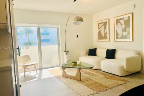 Condo in Miami Beach, Florida, 1 bedroom  № 2014047 - photo 6