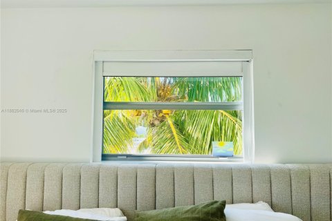 Condo in Miami Beach, Florida, 1 bedroom  № 2014047 - photo 11