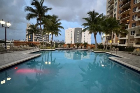 Condo in Miami, Florida, 3 bedrooms  № 2061854
