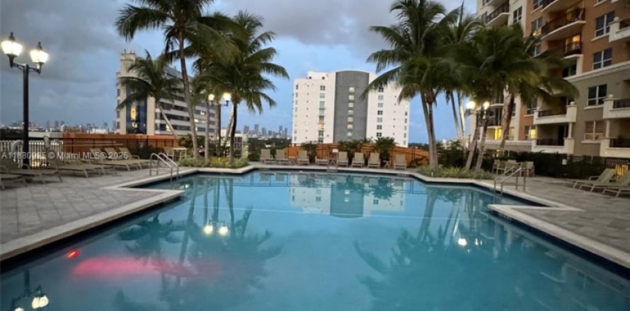 Кондоминиум с 3 спальнями в Майами, Флорида № 2061854