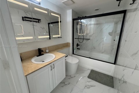 Condominio en alquiler en Miami, Florida, 1 dormitorio, 69.68 m2 № 2009161 - foto 5