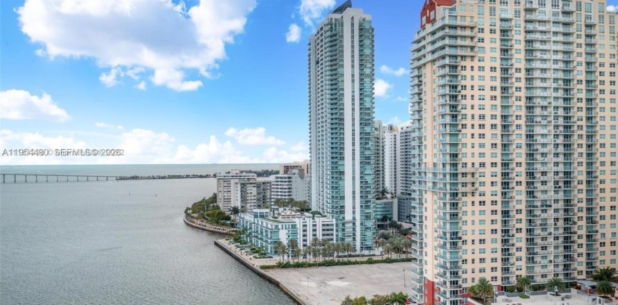 Condominio en Miami, Florida, 1 dormitorio  № 2009161