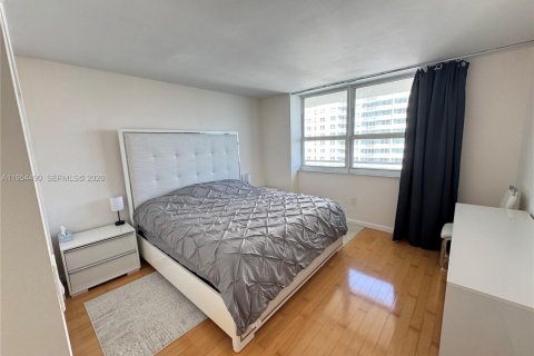 Condominio en alquiler en Miami, Florida, 1 dormitorio, 69.68 m2 № 2009161 - foto 4