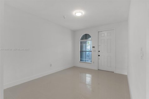 Townhouse in Doral, Florida 3 bedrooms, 170.75 sq.m. № 1994739 - photo 10