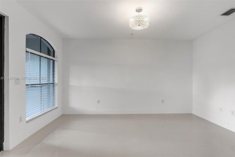 Townhouse in Doral, Florida 3 bedrooms, 170.75 sq.m. № 1994739 - photo 8
