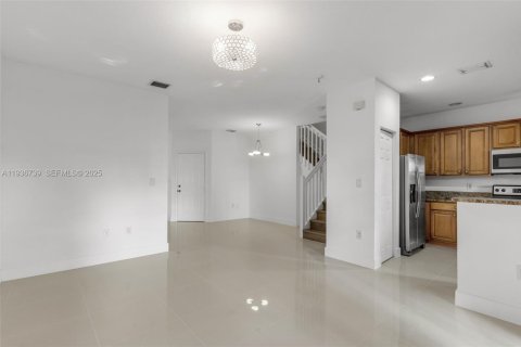 Townhouse in Doral, Florida 3 bedrooms, 170.75 sq.m. № 1994739 - photo 3