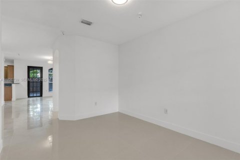 Townhouse in Doral, Florida 3 bedrooms, 170.75 sq.m. № 1994739 - photo 9