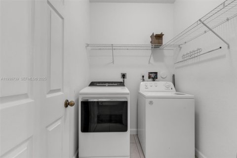 Townhouse in Doral, Florida 3 bedrooms, 170.75 sq.m. № 1994739 - photo 15