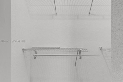 Townhouse in Doral, Florida 3 bedrooms, 170.75 sq.m. № 1994739 - photo 19