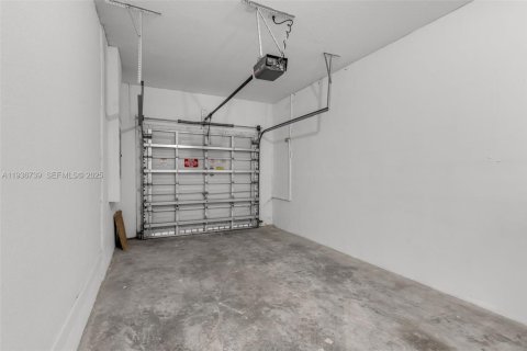 Townhouse in Doral, Florida 3 bedrooms, 170.75 sq.m. № 1994739 - photo 30