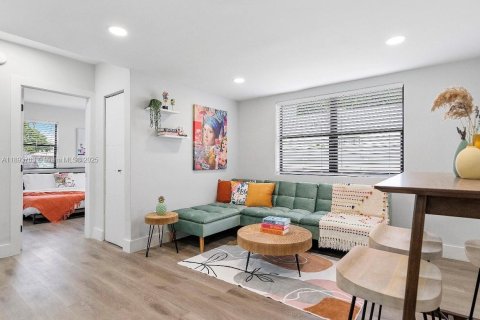 Propiedad comercial en venta en Miami, Florida, 261.61 m2 № 1947752 - foto 11