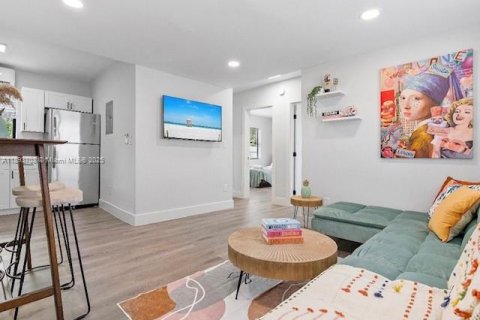Propiedad comercial en venta en Miami, Florida, 261.61 m2 № 1947752 - foto 9