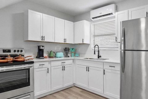 Propiedad comercial en venta en Miami, Florida, 261.61 m2 № 1947752 - foto 6