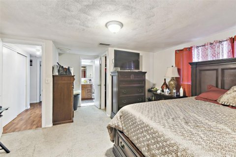 House in Port Richey, Florida 3 bedrooms, 144.93 sq.m. № 1732890 - photo 12