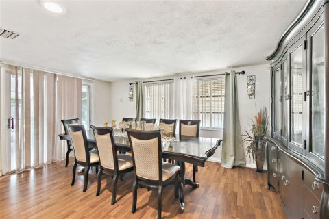 House in Port Richey, Florida 3 bedrooms, 144.93 sq.m. № 1732890 - photo 22