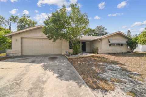 House in Port Richey, Florida 3 bedrooms, 144.93 sq.m. № 1732890 - photo 4