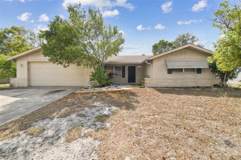 House in Port Richey, Florida 3 bedrooms, 144.93 sq.m. № 1732890 - photo 3