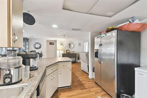 House in Port Richey, Florida 3 bedrooms, 144.93 sq.m. № 1732890 - photo 30