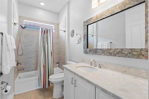 House in Tampa, Florida 4 bedrooms, 218.32 sq.m. № 2393898 - photo 30