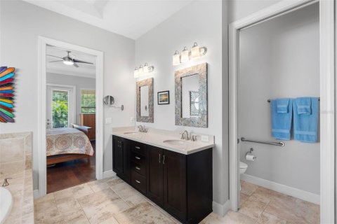 House in Tampa, Florida 4 bedrooms, 218.32 sq.m. № 2393898 - photo 24