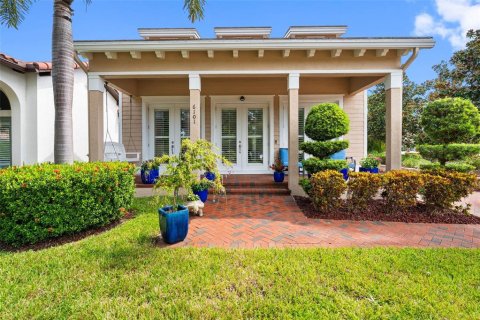 House in Tampa, Florida 4 bedrooms, 218.32 sq.m. № 2393898 - photo 4