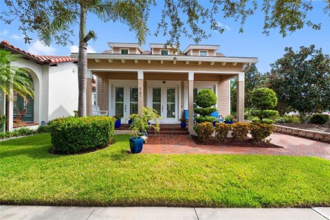 House in Tampa, Florida 4 bedrooms, 218.32 sq.m. № 2393898 - photo 2