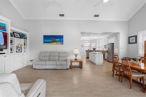 House in Tampa, Florida 4 bedrooms, 218.32 sq.m. № 2393898 - photo 10