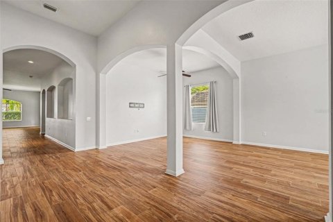 House in Land O' Lakes, Florida 4 bedrooms, 235.41 sq.m. № 2155932 - photo 5