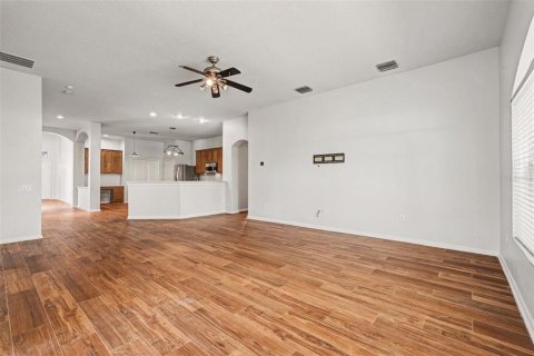 House in Land O' Lakes, Florida 4 bedrooms, 235.41 sq.m. № 2155932 - photo 20