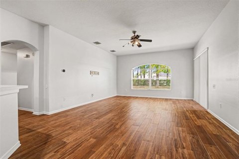 House in Land O' Lakes, Florida 4 bedrooms, 235.41 sq.m. № 2155932 - photo 18