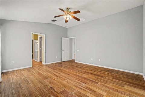 House in Land O' Lakes, Florida 4 bedrooms, 235.41 sq.m. № 2155932 - photo 25