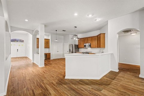 House in Land O' Lakes, Florida 4 bedrooms, 235.41 sq.m. № 2155932 - photo 16