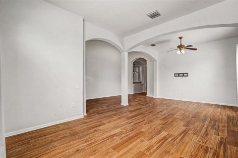House in Land O' Lakes, Florida 4 bedrooms, 235.41 sq.m. № 2155932 - photo 10