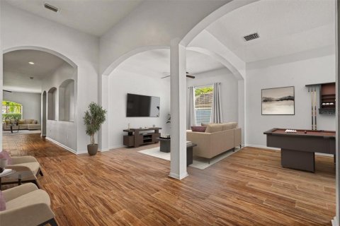 House in Land O' Lakes, Florida 4 bedrooms, 235.41 sq.m. № 2155932 - photo 4