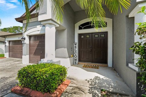 House in Land O' Lakes, Florida 4 bedrooms, 235.41 sq.m. № 2155932 - photo 3