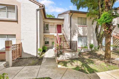 Condo in Miami, Florida, 1 bedroom  № 1888939 - photo 10