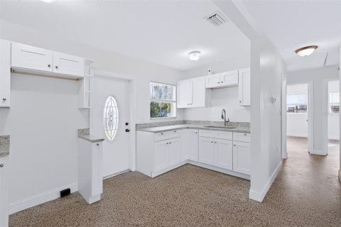 Villa ou maison à vendre à Tampa, Floride: 3 chambres, 78.04 m2 № 2397023 - photo 11