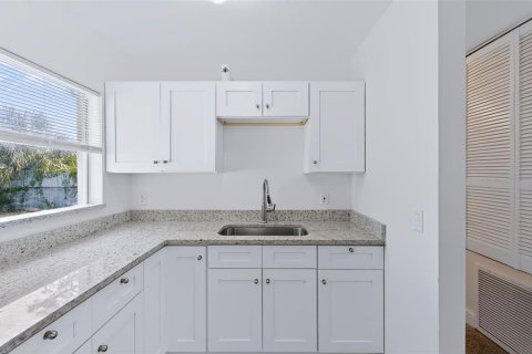 Villa ou maison à vendre à Tampa, Floride: 3 chambres, 78.04 m2 № 2397023 - photo 13
