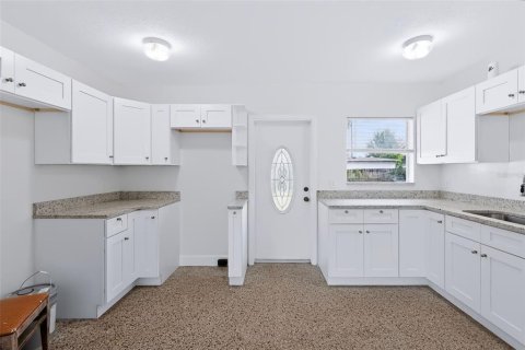 Villa ou maison à vendre à Tampa, Floride: 3 chambres, 78.04 m2 № 2397023 - photo 10
