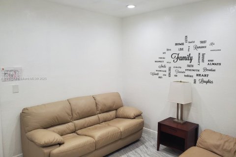 Купить коммерческую недвижимость в Плантация, Флорида № 1977223 - фото 11