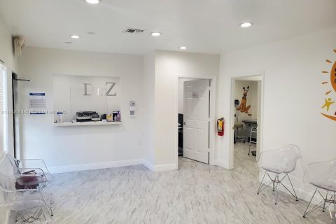 Купить коммерческую недвижимость в Плантация, Флорида № 1977223 - фото 3