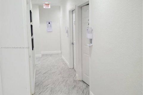 Купить коммерческую недвижимость в Плантация, Флорида № 1977223 - фото 20