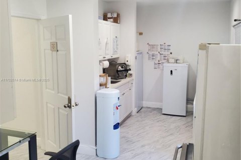 Купить коммерческую недвижимость в Плантация, Флорида № 1977223 - фото 27