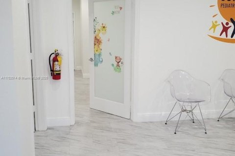 Купить коммерческую недвижимость в Плантация, Флорида № 1977223 - фото 7