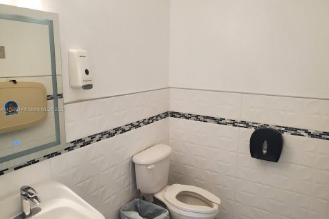 Купить коммерческую недвижимость в Плантация, Флорида № 1977223 - фото 12