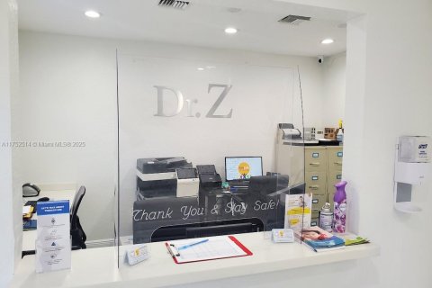 Купить коммерческую недвижимость в Плантация, Флорида № 1977223 - фото 4