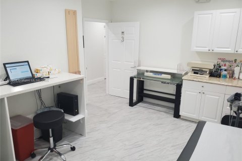 Купить коммерческую недвижимость в Плантация, Флорида № 1977223 - фото 16