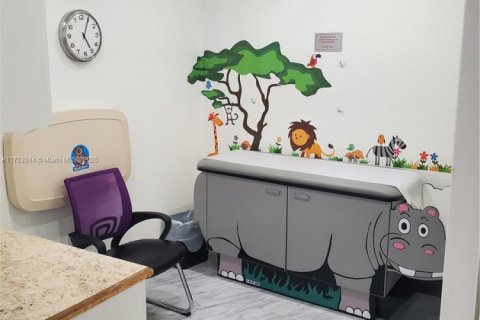 Купить коммерческую недвижимость в Плантация, Флорида № 1977223 - фото 22