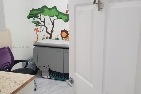 Купить коммерческую недвижимость в Плантация, Флорида № 1977223 - фото 21