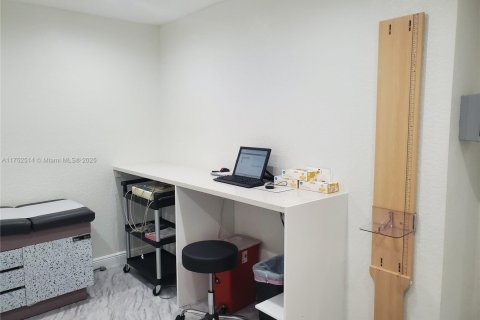 Купить коммерческую недвижимость в Плантация, Флорида № 1977223 - фото 19